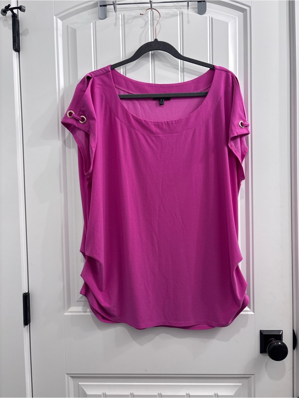Women's Scoop Neck Short Sleeve Top with Grommet Detail in Pink
